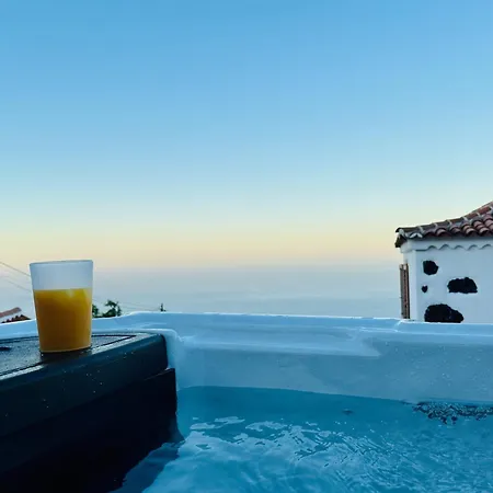 Mit Meerblick Und Jacuzzi アパート
